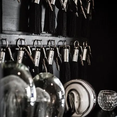 Petit Confidentiel 5*